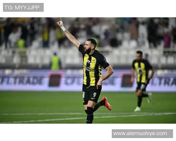 足球明星纷纷签约沙特联赛球员引发全球关注与讨论